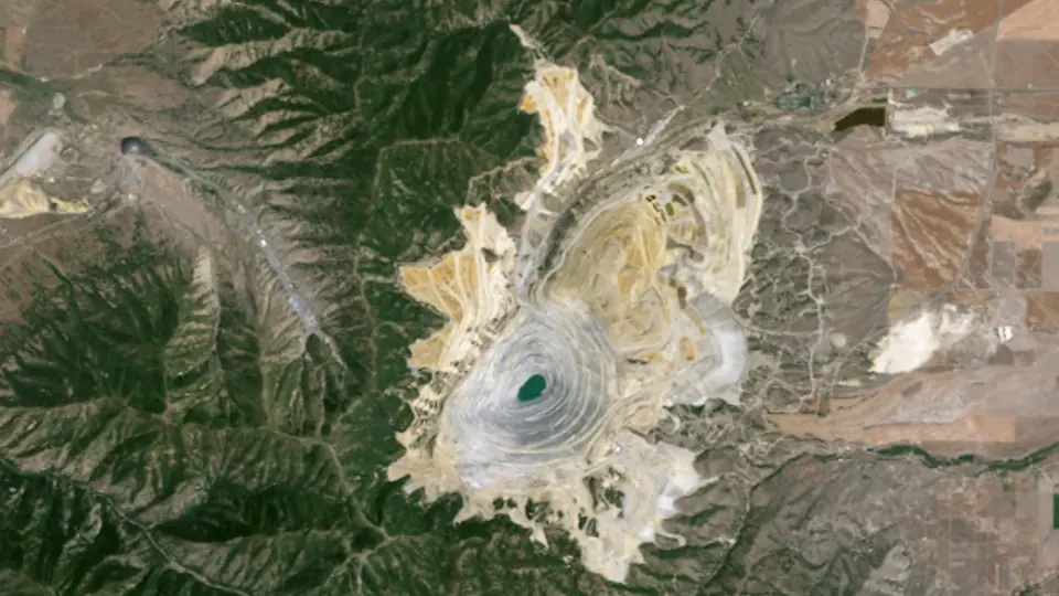 Bingham Canyon from orbit, 17 Jul 1986