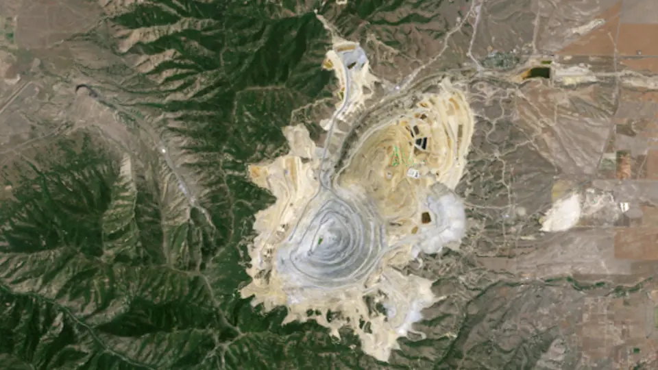 Bingham Canyon from orbit, 15 Jul 1991