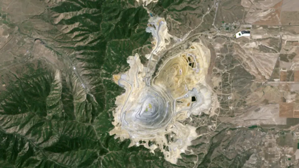 Bingham Canyon from orbit, 26 Jul 1995
