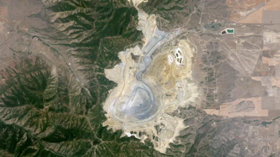 Bingham Canyon from orbit, 31 Jul 2000