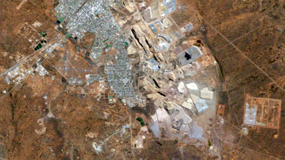Kalgoorlie Super Pit from orbit, 25 Apr 1990