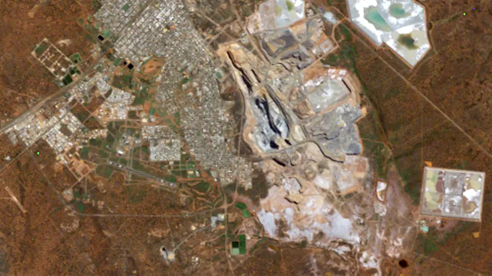 Kalgoorlie Super Pit from orbit, 18 Apr 1999