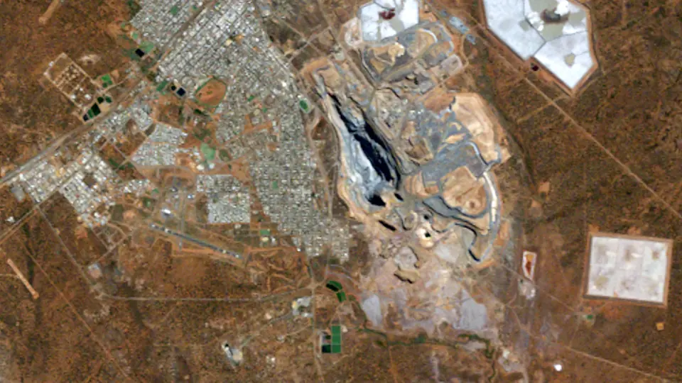 Kalgoorlie Super Pit from orbit, 15 Apr 2004