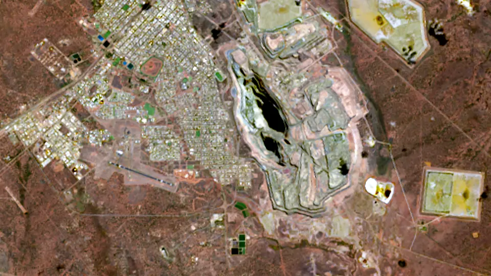 Kalgoorlie Super Pit from orbit, 11 Apr 2014